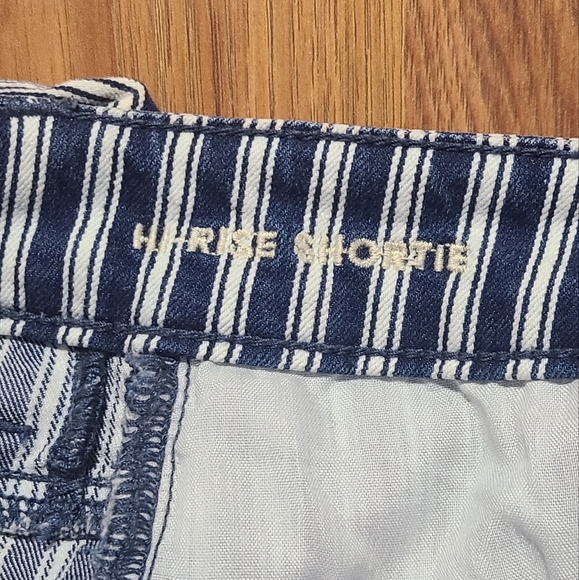 American Eagle Hi-Rise Shortie with White Stripes - Picture 6 of 6